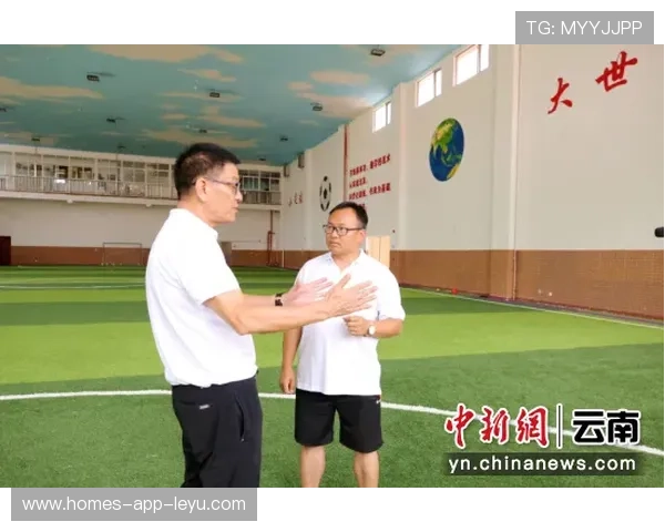 足球青训营推进女足专项训练班吸引更多女孩参与，女子青少年足球培训班宣传资料